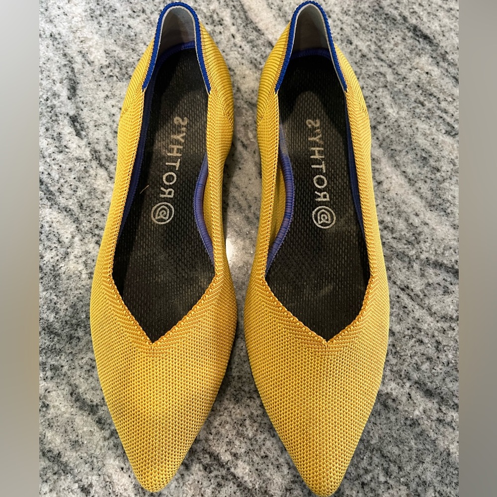 Size 10, mustard yellow Rothy’s